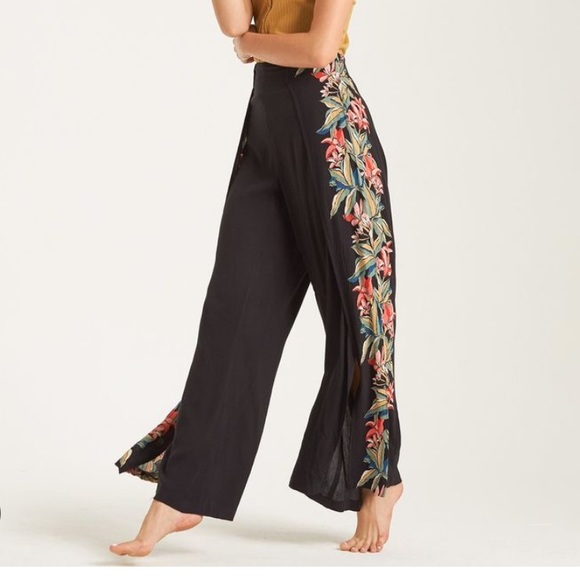 Billabong Pants - NWT - Split Spirit Pant Size Small
Billabong J3842BSPSplit Spirit Pants